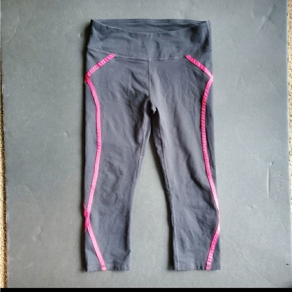 Fabletics Black Capris - Picture 2 of 9